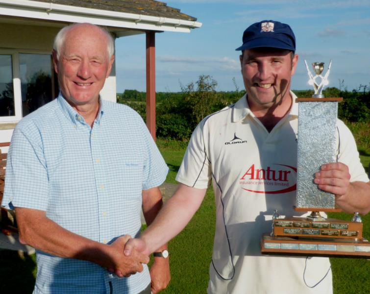 Adjudicator Mike Brace presents Simon Holliday with his trophy